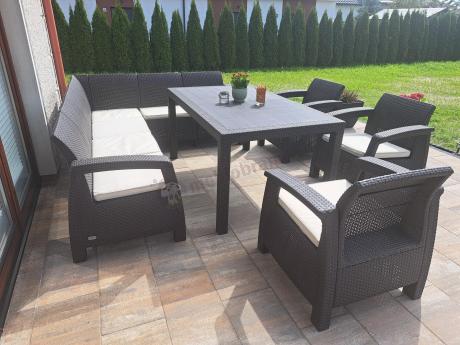 Duży brązowy narożnik na taras ze stołem obiadowym Rellme VI i 3 fotelami