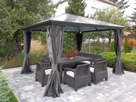 Duży brązowy narożnik na taras ze stołem obiadowym Rellme VI i 3 fotelami