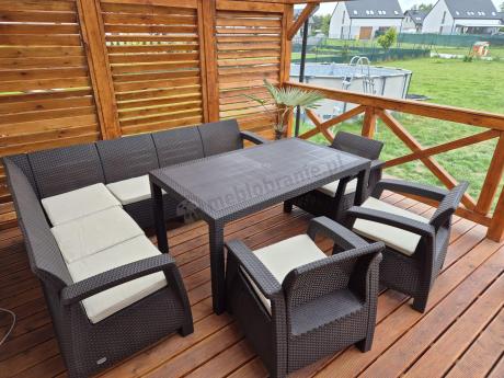 Duży brązowy narożnik na taras ze stołem obiadowym Rellme VI i 3 fotelami