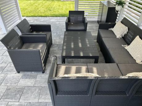 Duży narożnik na taras Nedler VI ze stolikiem podnoszonym i trzema fotelami - grafit