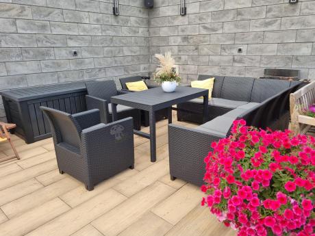 Duży narożnik na taras Nedler VI ze stolikiem podnoszonym i trzema fotelami - grafit