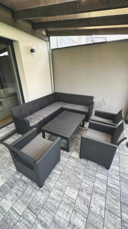 Duży narożnik na taras Nedler VI ze stolikiem podnoszonym i trzema fotelami - grafit