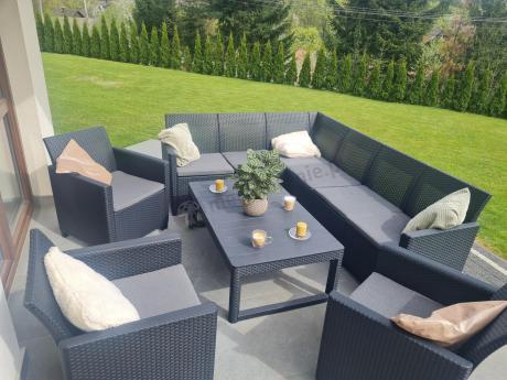 Duży narożnik na taras Nedler VI ze stolikiem podnoszonym i trzema fotelami - grafit