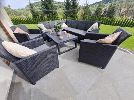 Duży narożnik na taras Nedler VI ze stolikiem podnoszonym i trzema fotelami - grafit