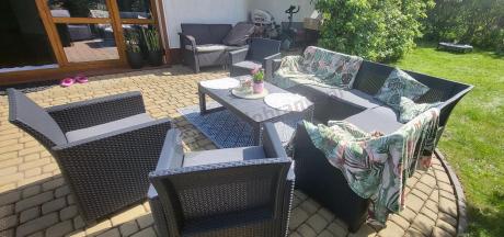 Duży narożnik na taras Nedler VI ze stolikiem podnoszonym i trzema fotelami - grafit
