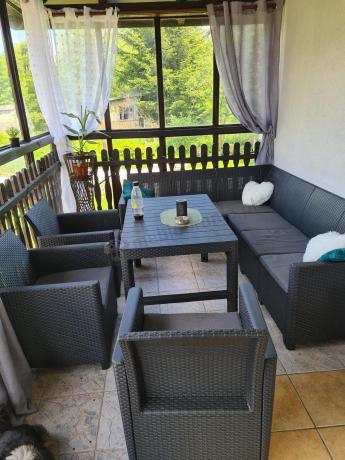 Duży narożnik na taras Nedler VI ze stolikiem podnoszonym i trzema fotelami - grafit