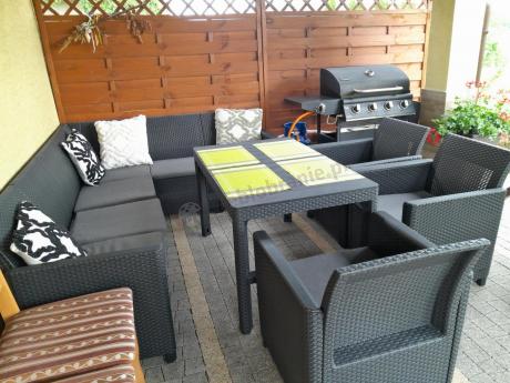 Duży narożnik na taras Nedler VI ze stolikiem podnoszonym i trzema fotelami - grafit