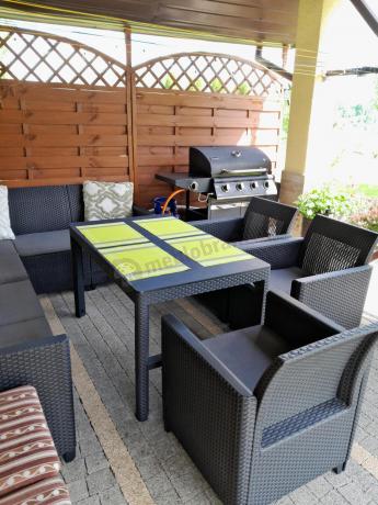 Duży narożnik na taras Nedler VI ze stolikiem podnoszonym i trzema fotelami - grafit