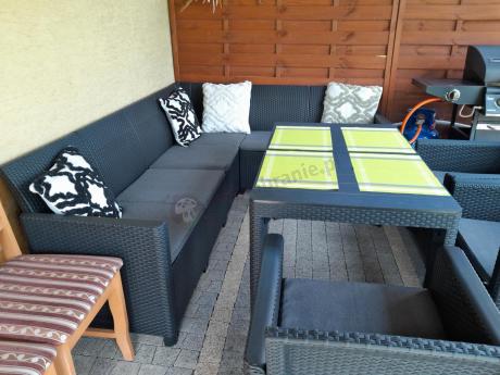 Duży narożnik na taras Nedler VI ze stolikiem podnoszonym i trzema fotelami - grafit