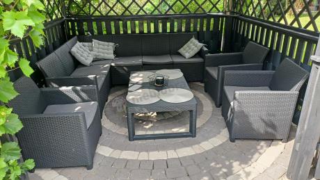 Duży narożnik na taras Nedler VI ze stolikiem podnoszonym i trzema fotelami - grafit
