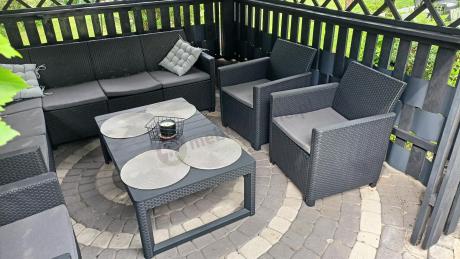 Duży narożnik na taras Nedler VI ze stolikiem podnoszonym i trzema fotelami - grafit