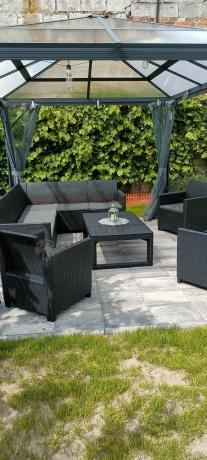 Duży narożnik na taras Nedler VI ze stolikiem podnoszonym i trzema fotelami - grafit
