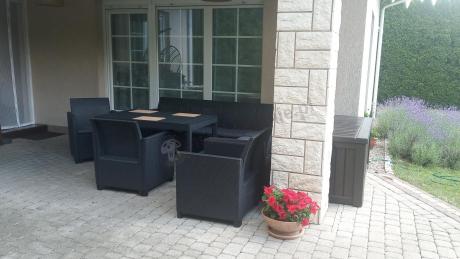 Duży narożnik na taras Nedler VI ze stolikiem podnoszonym i trzema fotelami - grafit