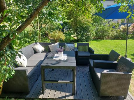 Duży narożnik na taras Nedler VI ze stolikiem podnoszonym i trzema fotelami - grafit