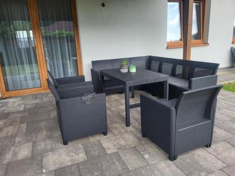 Duży narożnik na taras Nedler VI ze stolikiem podnoszonym i trzema fotelami - grafit