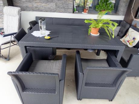 Duży narożnik na taras Nedler VII, stół obiadowy i trzy fotele - grafitowy