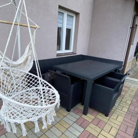 Duży narożnik na taras Nedler VII, stół obiadowy i trzy fotele - grafitowy