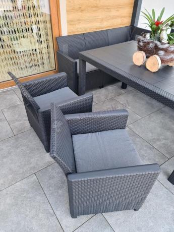 Duży narożnik na taras Nedler VII, stół obiadowy i trzy fotele - grafitowy