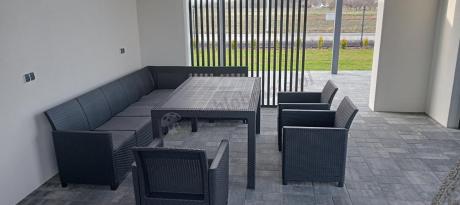 Duży narożnik na taras Nedler VII, stół obiadowy i trzy fotele - grafitowy