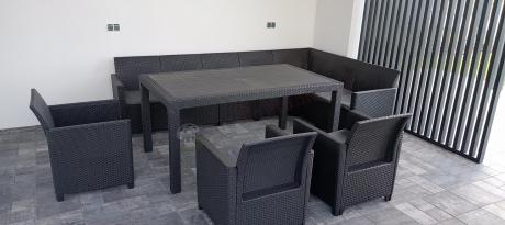 Duży narożnik na taras Nedler VII, stół obiadowy i trzy fotele - grafitowy