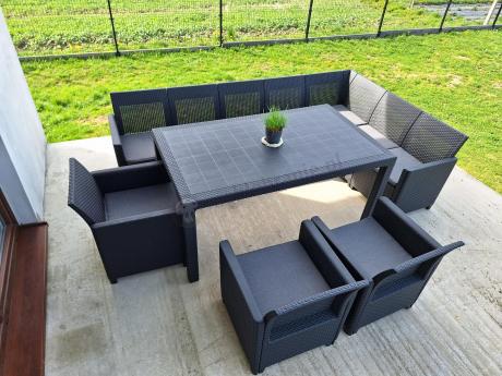 Duży narożnik na taras Nedler VII, stół obiadowy i trzy fotele - grafitowy