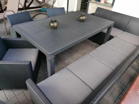 Duży narożnik na taras Nedler VII, stół obiadowy i trzy fotele - grafitowy