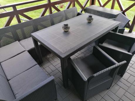 Duży narożnik na taras Nedler VII, stół obiadowy i trzy fotele - grafitowy