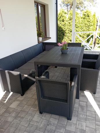 Duży narożnik na taras Nedler VII, stół obiadowy i trzy fotele - grafitowy