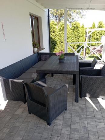 Duży narożnik na taras Nedler VII, stół obiadowy i trzy fotele - grafitowy