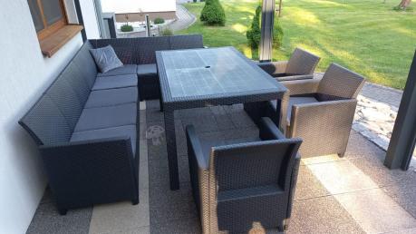 Duży narożnik na taras Nedler VII, stół obiadowy i trzy fotele - grafitowy