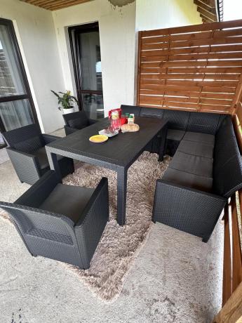 Duży narożnik na taras Nedler VII, stół obiadowy i trzy fotele - grafitowy