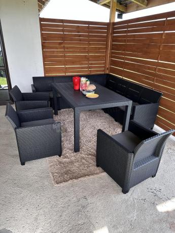 Duży narożnik na taras Nedler VII, stół obiadowy i trzy fotele - grafitowy