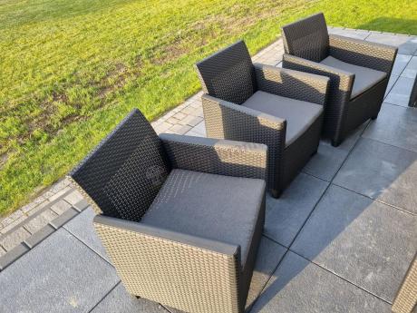 Duży narożnik na taras Nedler VII, stół obiadowy i trzy fotele - grafitowy