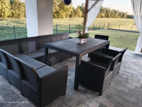 Duży narożnik na taras Nedler VII, stół obiadowy i trzy fotele - grafitowy