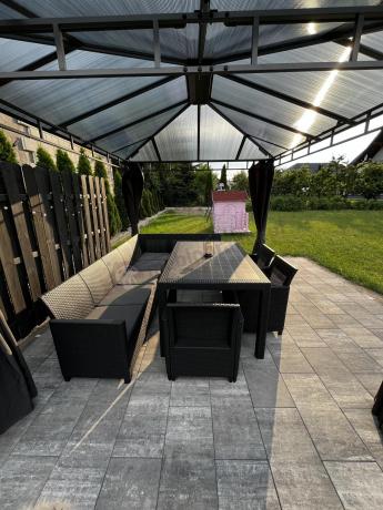 Duży narożnik na taras Nedler VII, stół obiadowy i trzy fotele - grafitowy