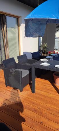 Duży narożnik na taras Nedler VII, stół obiadowy i trzy fotele - grafitowy