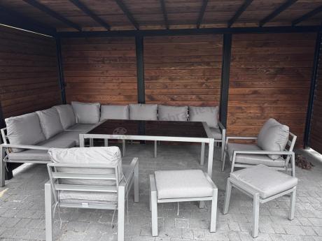 Duży narożnik na taras ze stołem obiadowym fotelami i pufami Sodor Corner XXL - Silver