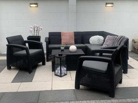 Duży narożnik na taras ze stolikiem skrzynią oraz fotelami