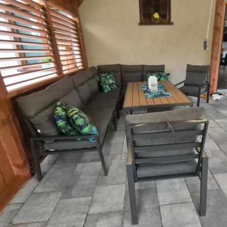 Duży narożnik ogrodowy metalowy 294x184cm Doros Corner XXL z 2 fotelami, 2 pufami i stołem 160cm - Polywood Dark Grey