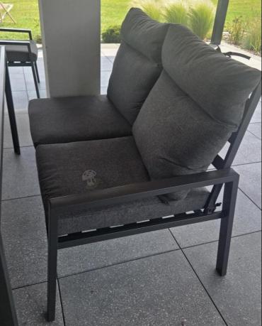 Duży narożnik ogrodowy metalowy 294x184cm Doros Corner XXL z 2 fotelami, 2 pufami i stołem 160cm - Polywood Dark Grey