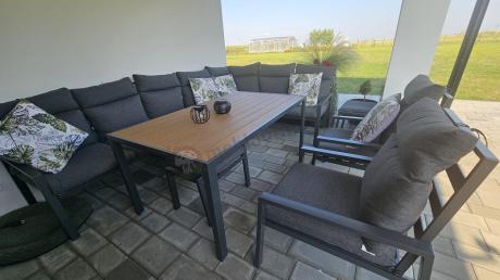Duży narożnik ogrodowy metalowy 294x184cm Doros Corner XXL z 2 fotelami, 2 pufami i stołem 160cm - Polywood Dark Grey