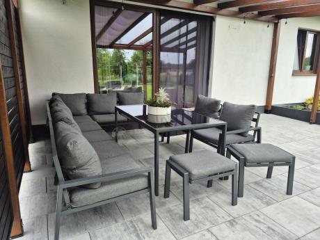Duży narożnik ogrodowy metalowy 294x184cm Sodor Corner XXL z 2 fotelami, 2 pufami i stołem 160cm - Dark Grey