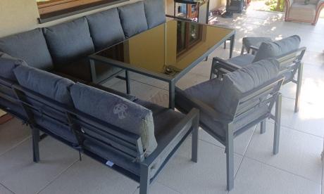 Duży narożnik ogrodowy metalowy 294x184cm Sodor Corner XXL z 2 fotelami, 2 pufami i stołem 160cm - Dark Grey