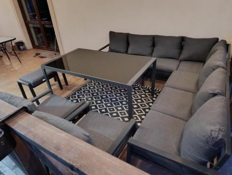 Duży narożnik ogrodowy metalowy 294x184cm Sodor Corner XXL z 2 fotelami, 2 pufami i stołem 160cm - Dark Grey