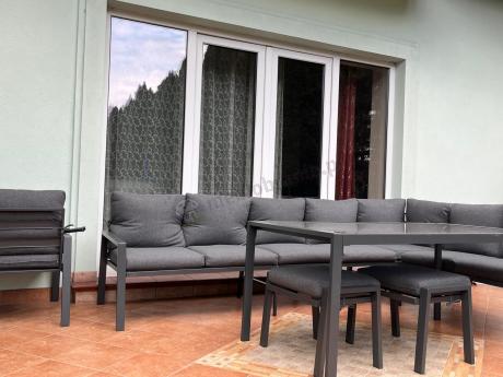 Duży narożnik ogrodowy metalowy 294x184cm Sodor Corner XXL z 2 fotelami, 2 pufami i stołem 160cm - Dark Grey