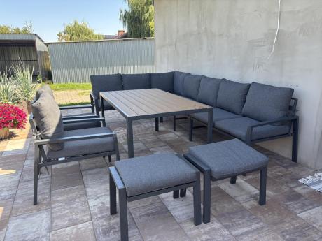 Duży narożnik ogrodowy metalowy 294x184cm Sodor Corner XXL z 2 fotelami, 2 pufami i stołem 160cm - Dark Grey Polywood