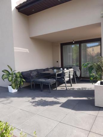 Duży narożnik ogrodowy metalowy Sodor Corner XXL z fotelami, pufami i stołem 160cm - Dark Grey