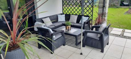 Duży narożnik ogrodowy z podnoszonym stołem