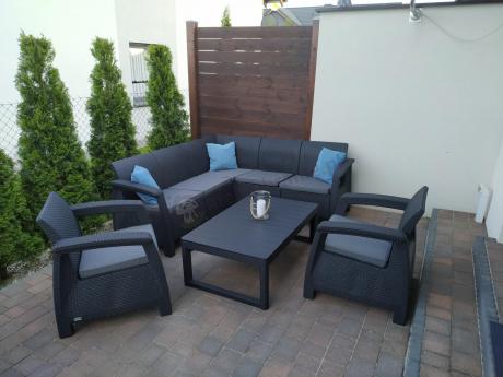 Duży narożnik ogrodowy z podnoszonym stołem