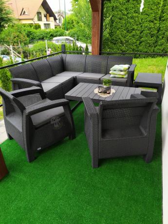 Duży narożnik ogrodowy z podnoszonym stołem